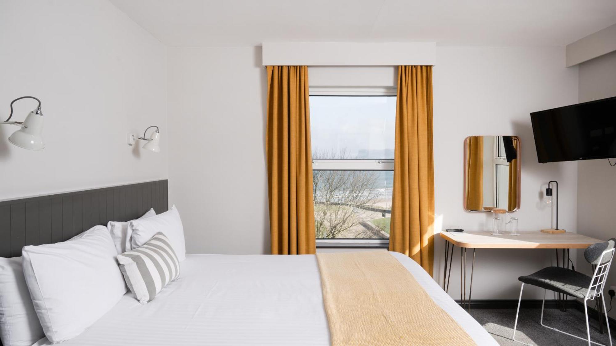 Marine Hotel Ballycastle Ngoại thất bức ảnh